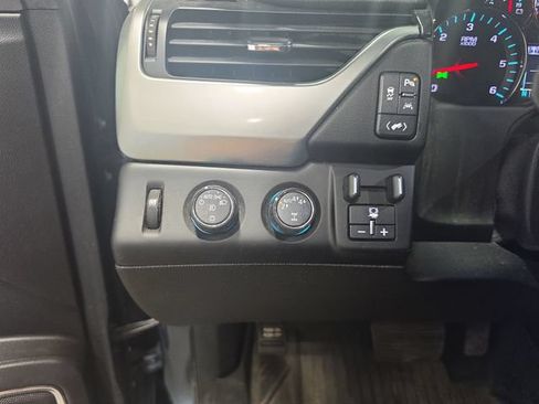 Used 2019 Chevrolet Suburban Premier AWD/4WD image 14