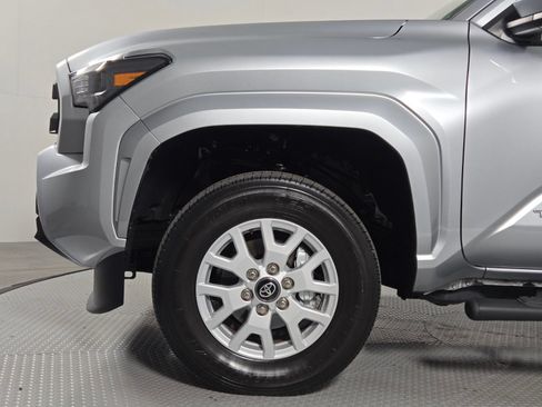 Used 2024 Toyota Tacoma SR5 AWD/4WD image 9