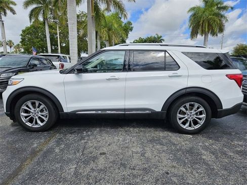 Used 2024 Ford Explorer Limited image 3