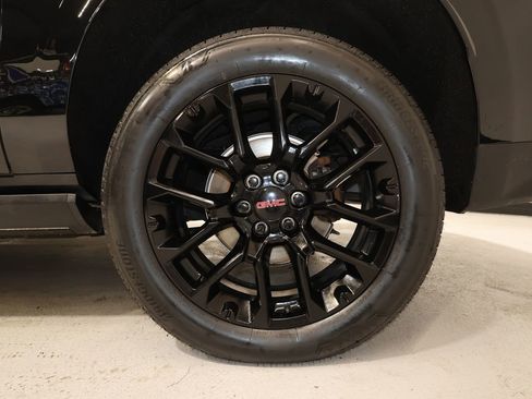 Certified 2023 GMC Yukon XL Denali w/ Advanced Technology Package AWD/4WD image 39