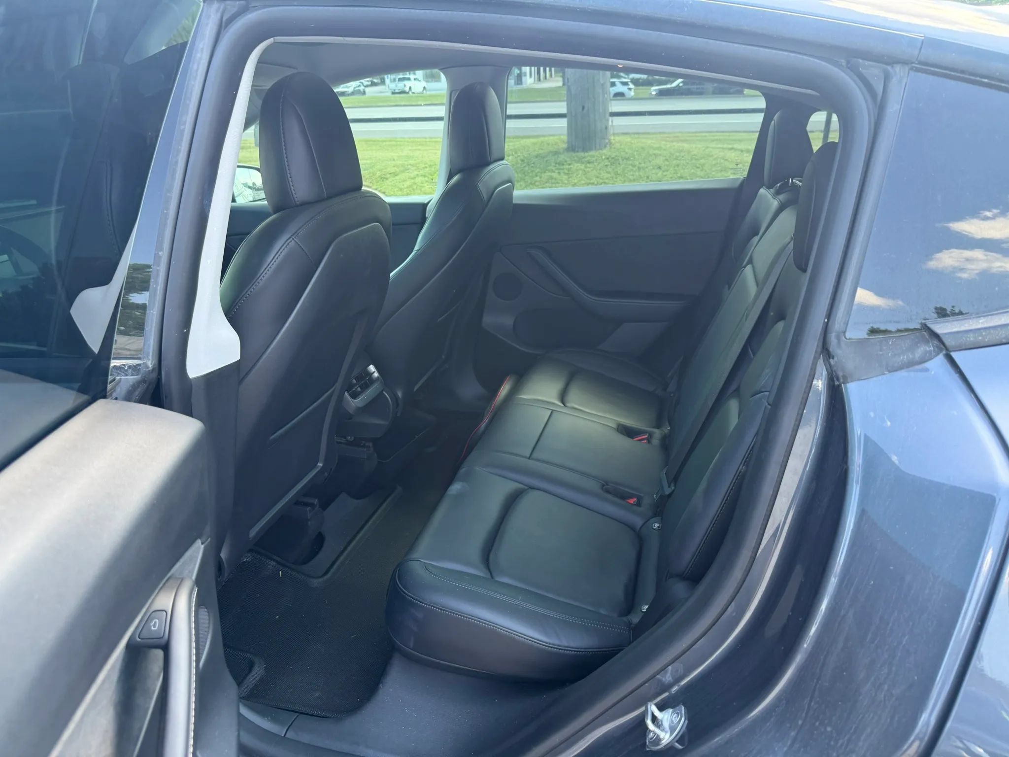 Used 2022 Tesla Model Y Performance AWD/4WD image 4