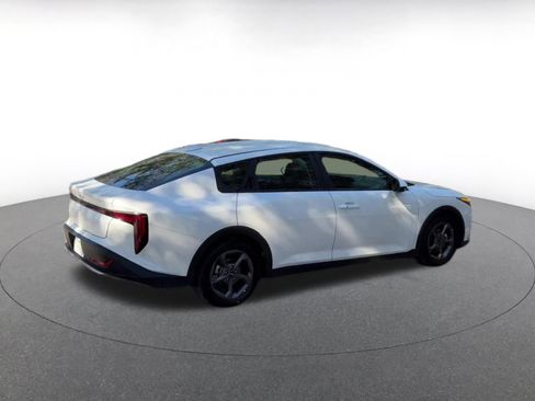 Used 2025 Kia K4 LXS image 15