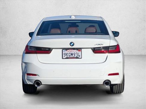 Certified 2024 BMW 330i Sedan w/ Premium Package image 7