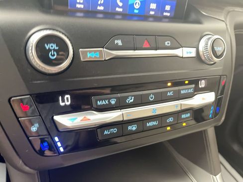 Used 2020 Ford Explorer Platinum AWD/4WD image 19