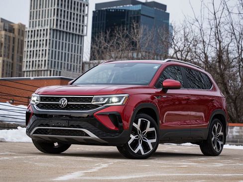 Certified 2023 Volkswagen Taos SEL image 1