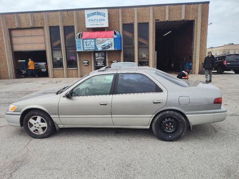 Used 2001 Toyota Camry LE FWD image 10