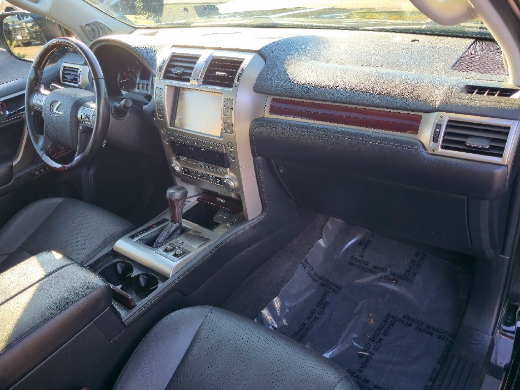 Used 2018 Lexus GX 460 Premium w/ Premium Package AWD/4WD image 29