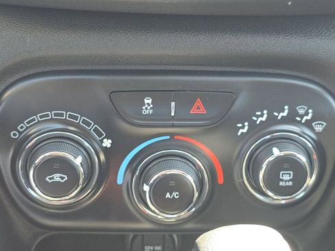 Used 2016 Dodge Dart SXT image 27