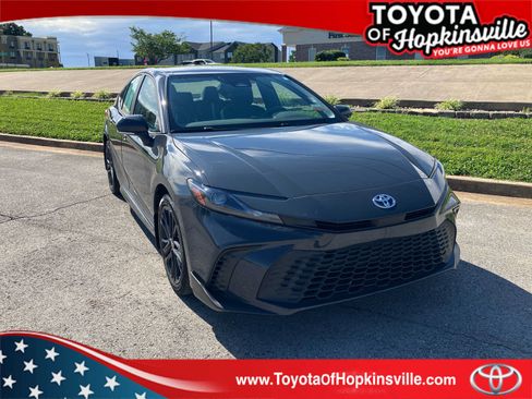 Certified 2025 Toyota Camry SE AWD/4WD image 1