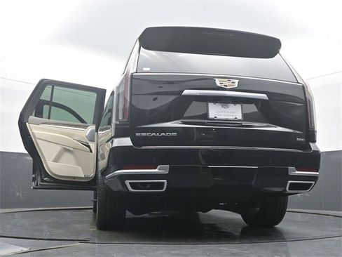 Certified 2025 Cadillac Escalade Premium Luxury Platinum w/ LPO, Floor Liner Package image 62