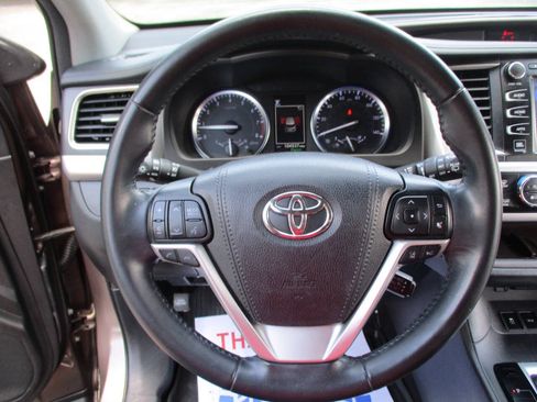 Used 2018 Toyota Highlander Limited FWD image 13