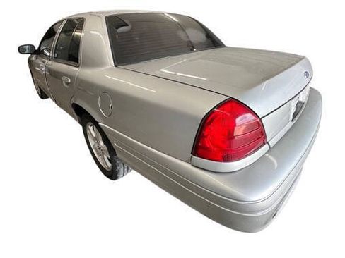 Used 2006 Ford Crown Victoria LX RWD image 3