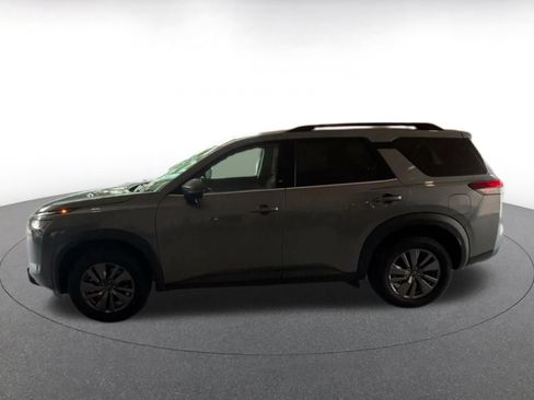 Used 2025 Nissan Pathfinder SV AWD/4WD image 9