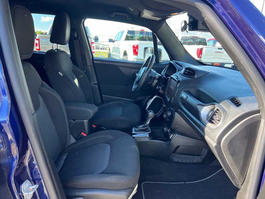 Used 2021 Jeep Renegade Latitude w/ Luxury Group II AWD/4WD image 15