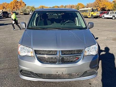Used 2016 Dodge Grand Caravan SXT w/ Rear Park Assist Package image 6