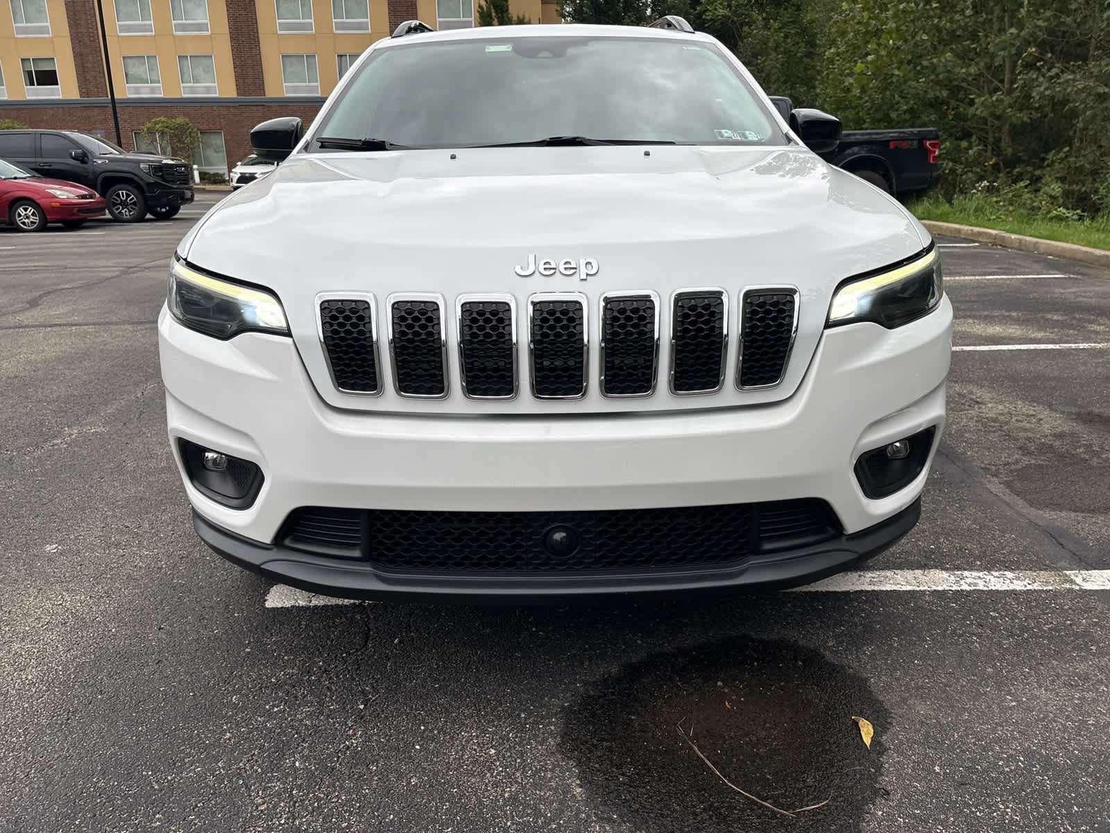 Used 2022 Jeep Cherokee Latitude Lux w/ Sun & Sound Group AWD/4WD image 1