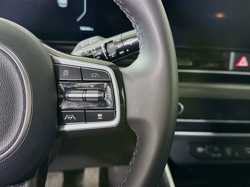 Used 2025 Kia Carnival SX FWD image 23