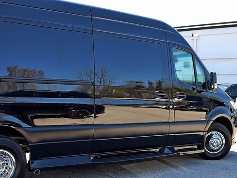 Used 2024 Mercedes-Benz Sprinter 3500 image 11