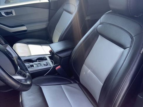 Used 2022 Ford Explorer XLT w/ Equipment Group 202A AWD/4WD image 6