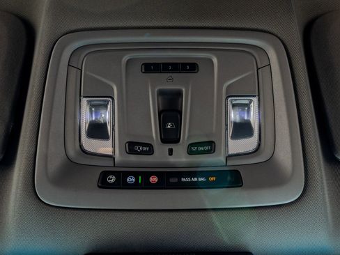 Used 2025 Chevrolet Silverado 2500 LTZ w/ LTZ Convenience Package image 28