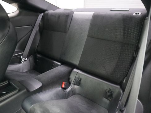 Used 2023 Toyota GR86 Premium RWD image 13