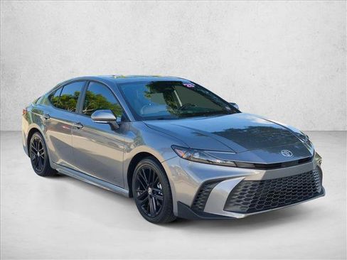 Used 2025 Toyota Camry SE w/ Convenience Package FWD image 3