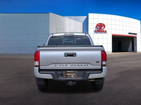 Used 2019 Toyota Tacoma TRD Sport AWD/4WD image 11