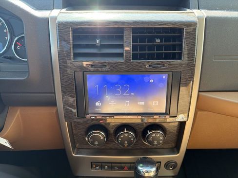 Used 2011 Jeep Liberty Limited w/ Comfort/Convenience Group image 9