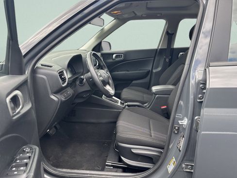 Used 2025 Hyundai Venue SEL FWD image 11