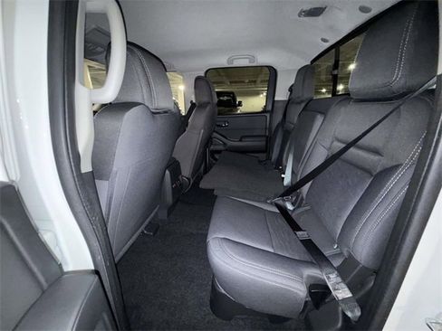 Used 2024 Nissan Frontier SV w/ SV Convenience Package image 18