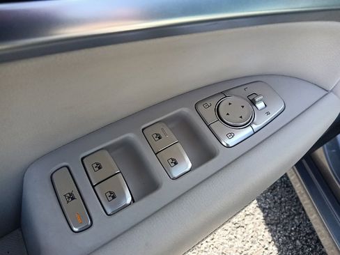 Used 2024 Genesis G70 2.5T image 12