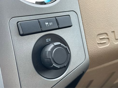 Used 2015 Ford F350 XLT w/ Camper Package image 18