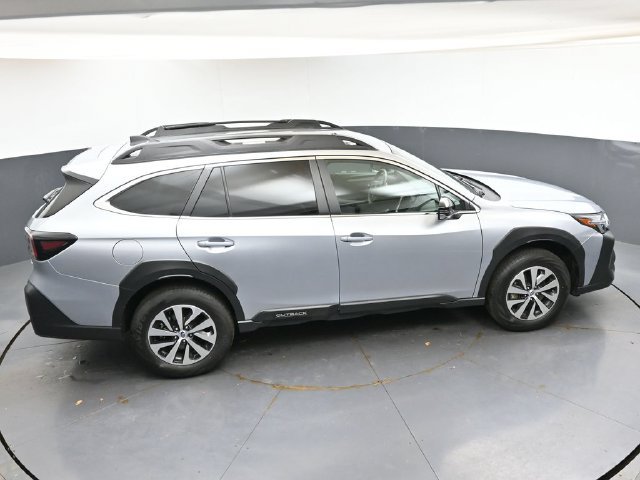 Used 2025 Subaru Outback Premium AWD/4WD image 41