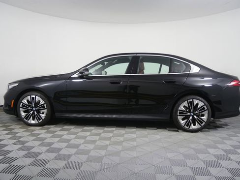 Certified 2025 BMW 530i image 6