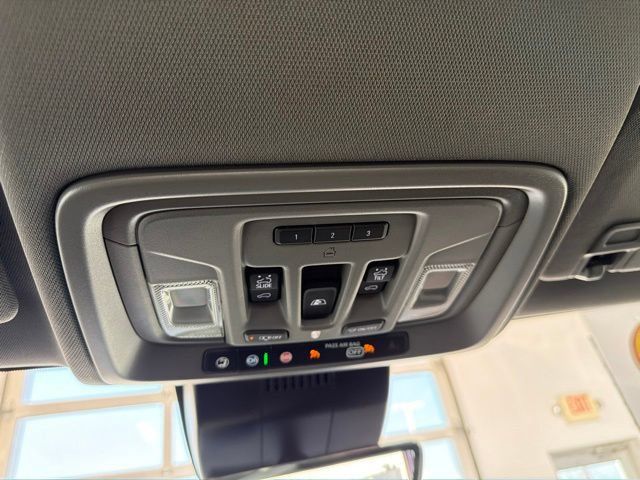 Used 2025 GMC Sierra 3500 Denali w/ Denali Reserve Package AWD/4WD image 14