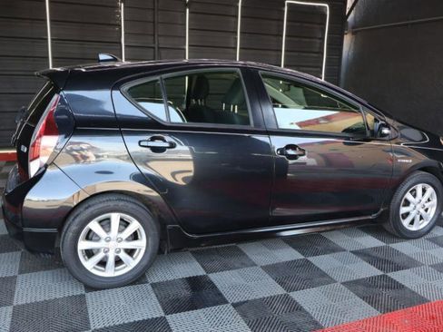 Used 2017 Toyota Prius C Two image 8