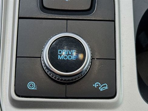 Used 2022 Ford Explorer XLT w/ Equipment Group 202A AWD/4WD image 10