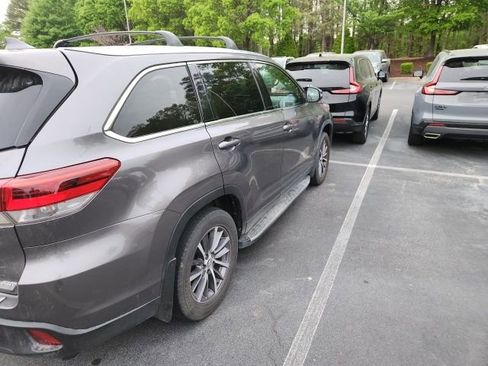 Used 2019 Toyota Highlander XLE image 9