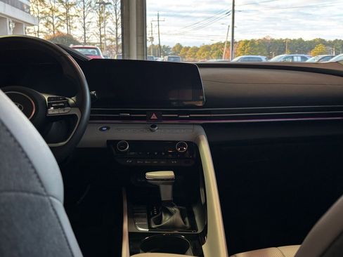 Used 2025 Hyundai Elantra Limited image 25