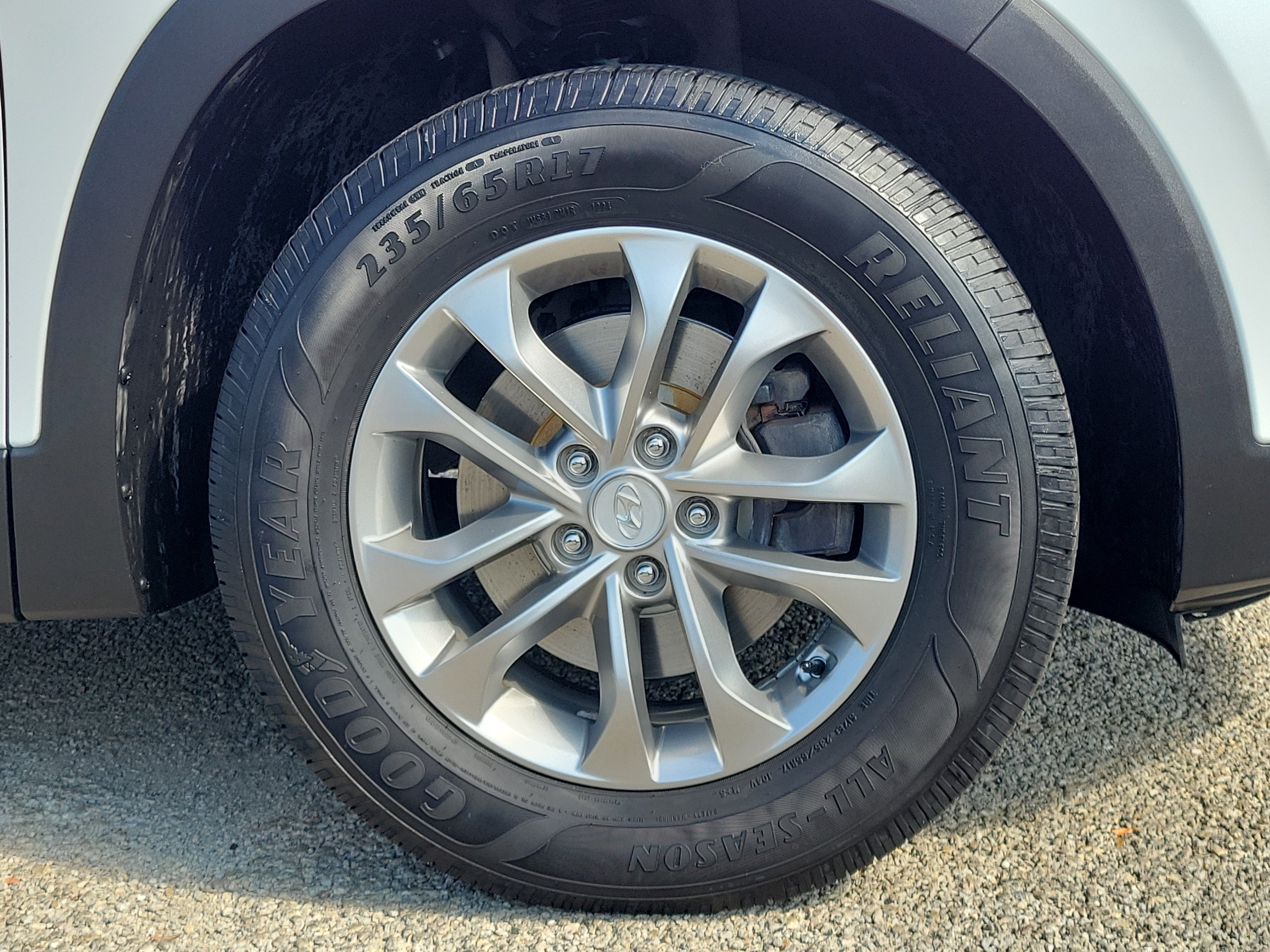 Used 2019 Hyundai Santa Fe SE AWD/4WD image 5