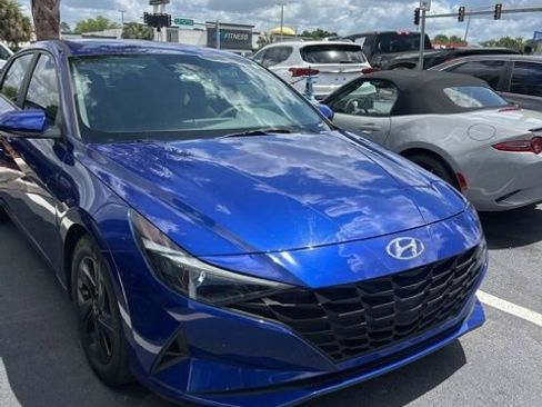 Used 2021 Hyundai Elantra SEL w/ Preferred Accessory Package image 2