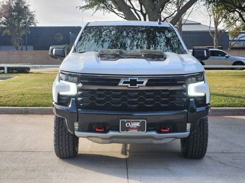 Used 2024 Chevrolet Silverado 1500 ZR2 image 11