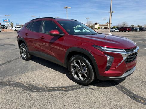 Used 2024 Chevrolet Trax LT image 3