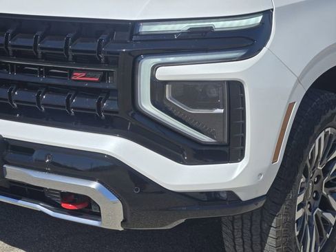 Used 2025 Chevrolet Suburban Z71 w/ Z71 Off-Road Package image 10