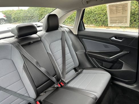 Used 2025 Volkswagen Jetta SE image 39