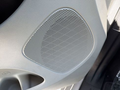 Used 2016 Dodge Grand Caravan SE FWD image 19