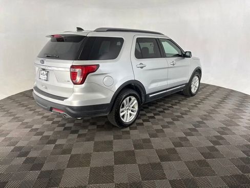 Used 2018 Ford Explorer XLT AWD/4WD image 7