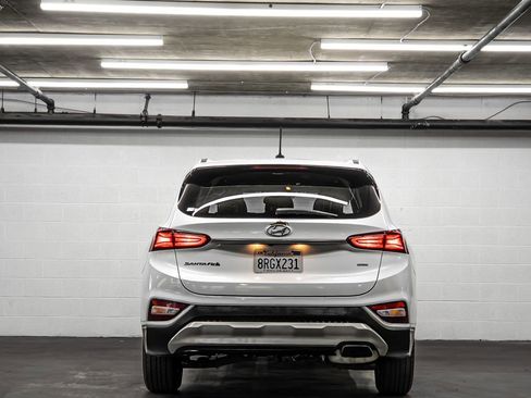 Used 2019 Hyundai Santa Fe SE image 4