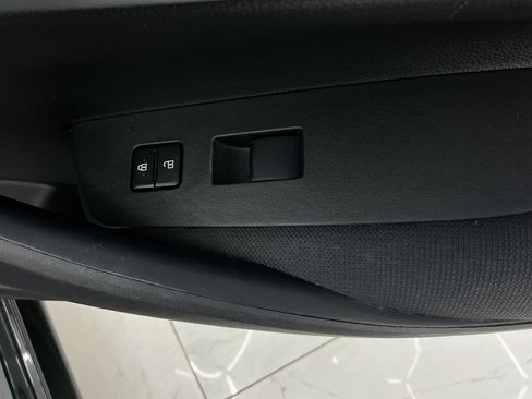 Used 2021 Toyota Corolla LE FWD image 38