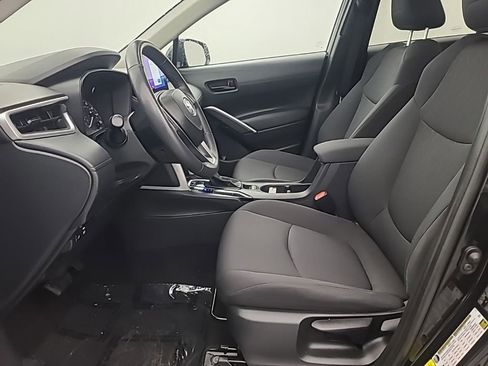 Used 2024 Toyota Corolla Cross LE image 26